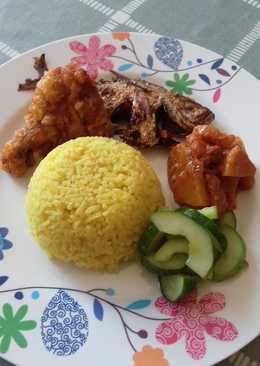 Nasi kuning asam manis