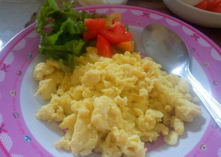 bahan dan cara membuat Screamble Egg (telur dadar keju)