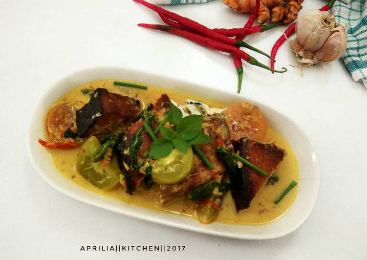 Resep Mangut ikan pari asap By aprilia_kitchen