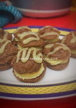 Choco Choux with Vla+Caramel Sauce Topping