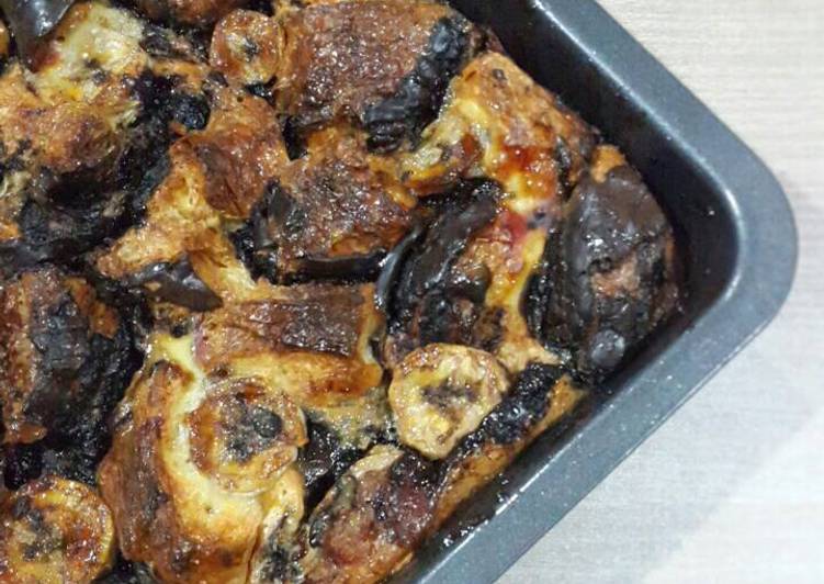 gambar untuk cara membuat Banana Chocolate Croissant Pudding