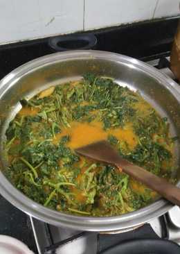 Gulai daun singkong