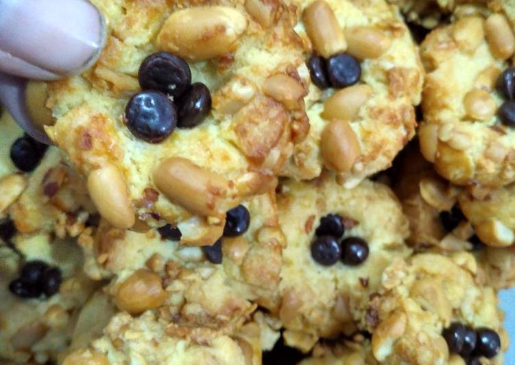 resep Chocolate peanut thumbprint cookies (kue kering kacang krenyes)