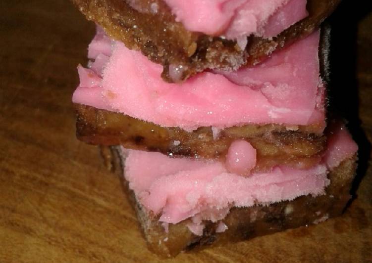 bahan dan cara membuat Edible Cookie Dough Bars With Creamy Strawberry Pudding