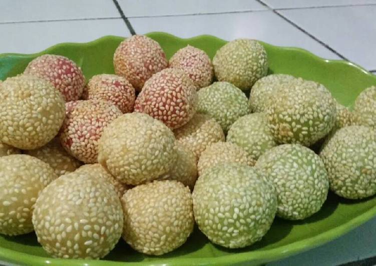 gambar untuk cara membuat Onde-onde kentang mini warna warni