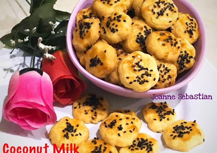 bahan dan cara membuat Coconut Milk Cookies