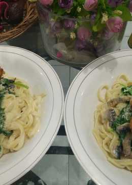 Creamy spinach mushroom fettuccine