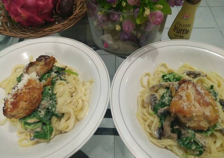 resep lengkap untuk Creamy spinach mushroom fettuccine