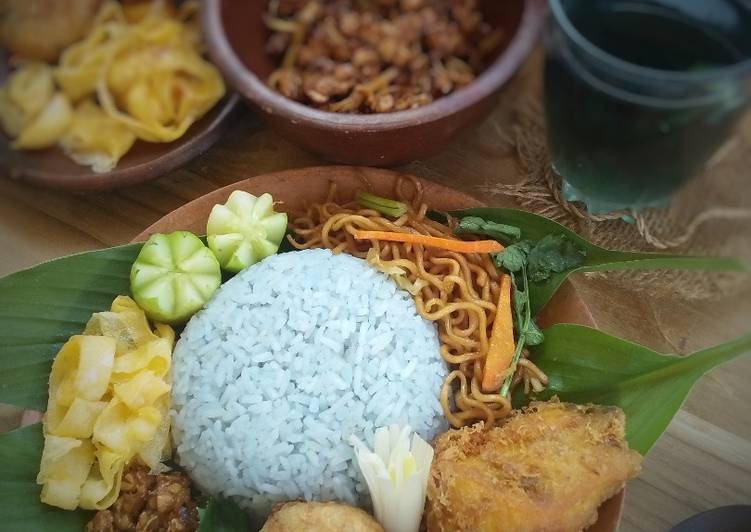 bahan dan cara membuat Nasi gurih biru