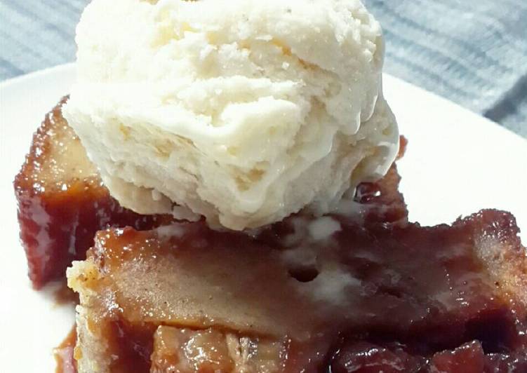 resep makanan Caramel Banana Cake with Vanilla Ice Cream