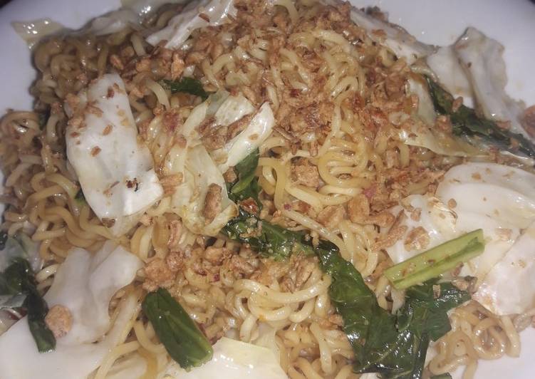 gambar untuk cara membuat Mie Goreng Indomie Bumbu Iris #BikinRamadhanBerkesan#17