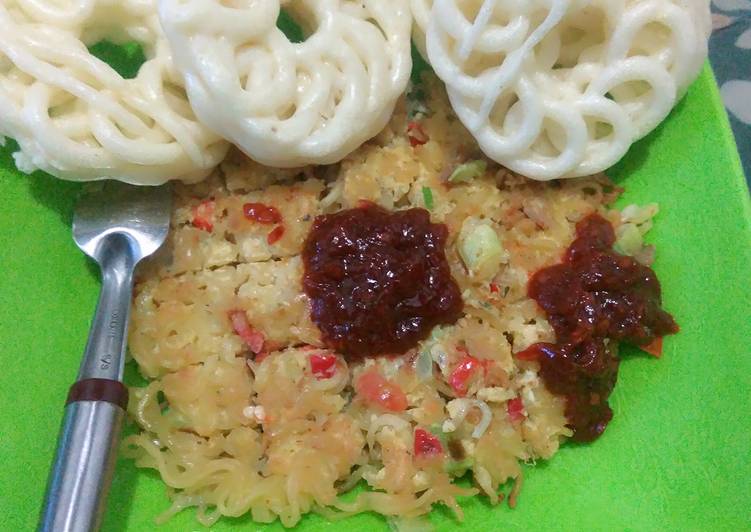 cara membuat Omlet (mie and telur) praktis