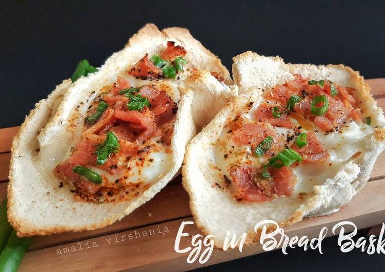 resep lengkap untuk Egg in Bread Basket