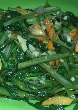 Tumis kangkung terasi saos tiram pedas