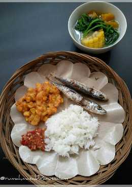 Sayur Bayam, Dadar Jagung, Pindang Goreng dan Sambel Lalah