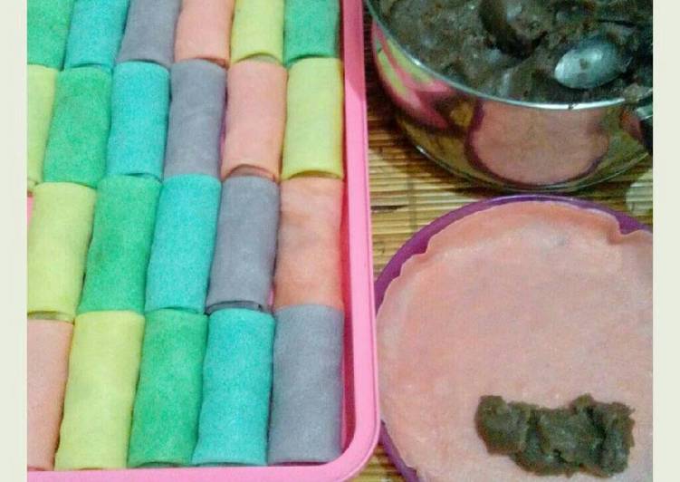 cara membuat Dadar gulung rainbow vla coklat