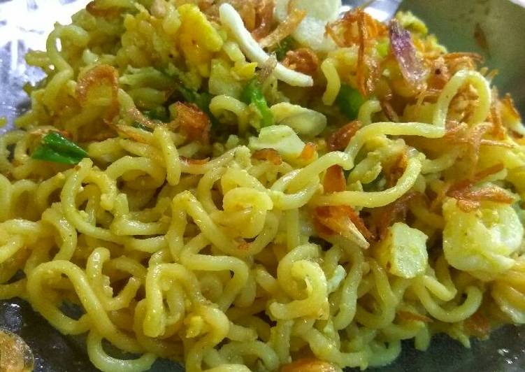 resep lengkap untuk Mi Goreng Soto