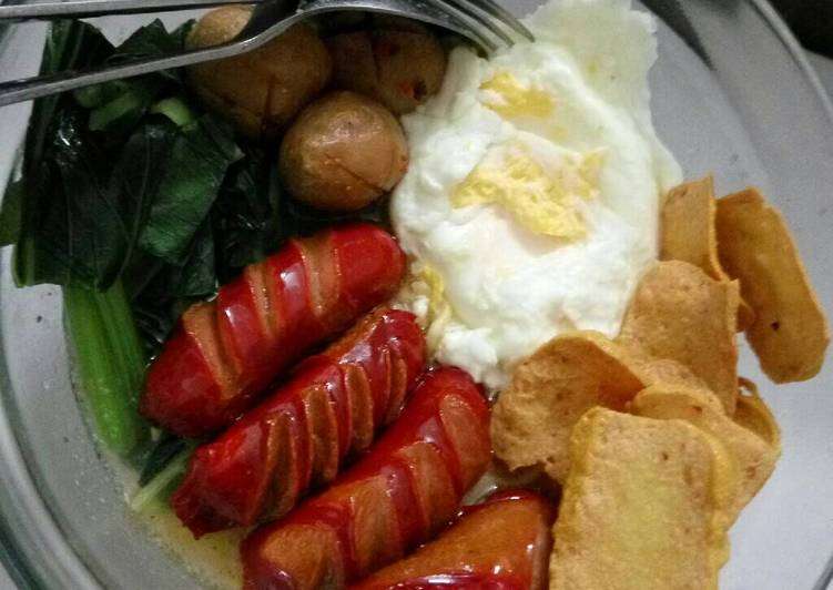 Resep Mie kuah indomie ayam bawang komplit Dari Rosyidah Syarifudin
Shiddiq