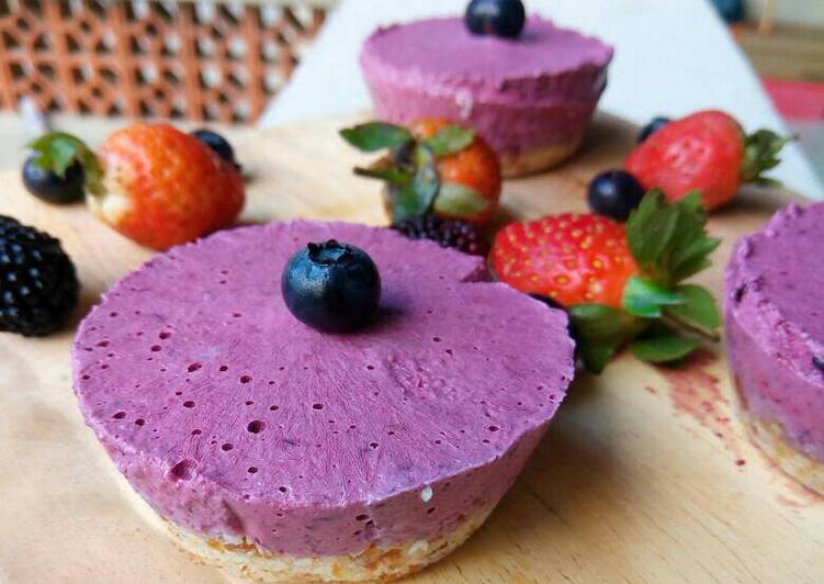 gambar untuk cara membuat Raw Nut-Berry Ice Cream Cake