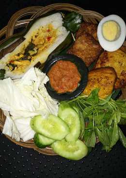 Nasi Bakar Ayam Suwir Kemangi Bumbu Bali