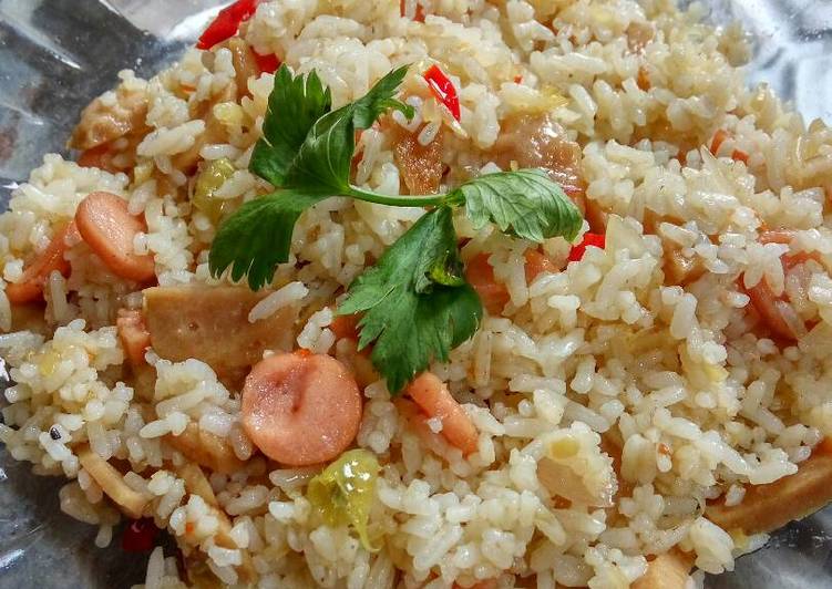 resep makanan Nasi goreng bakso + sosis tanpa kecap