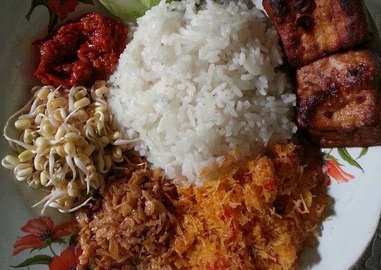 resep makanan Nasi ulam betawi (seadanya) ??