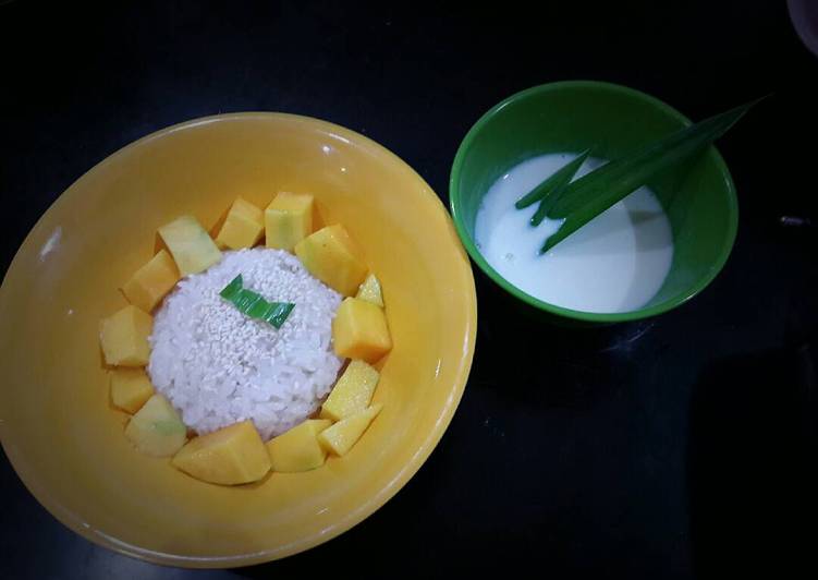 cara membuat Manggo sticky rice (kuah santan susu)