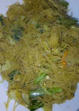 Bihun goreng telur bakso