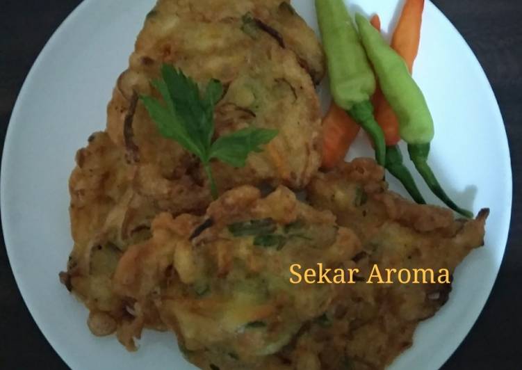 bahan dan cara membuat Bakwan Sayur Sore