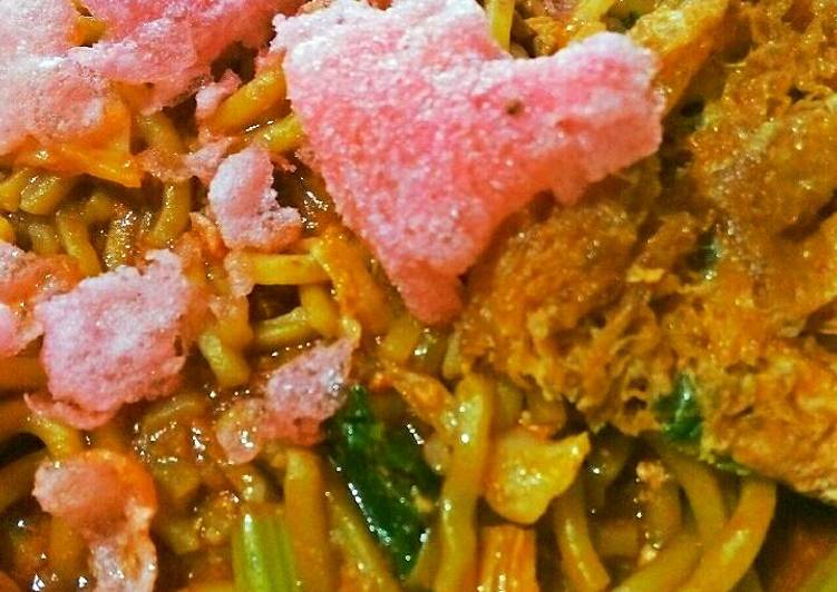 Resep Mie Kuning Kering Tata diatas piring mie kering