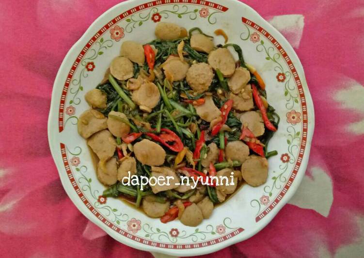 Resep Tumis Kangkung & Bakso Saus Tiram Kiriman dari Dhipa_dhip