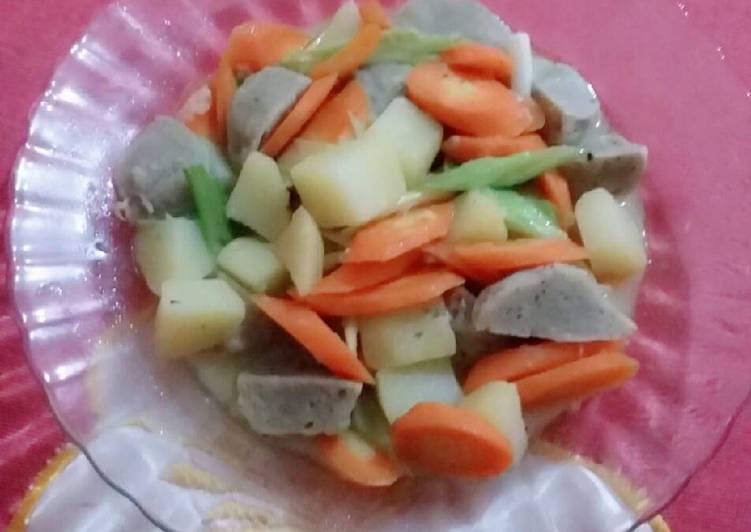 gambar untuk cara membuat Tumis sayur Wortel Kentang Baso Ayam