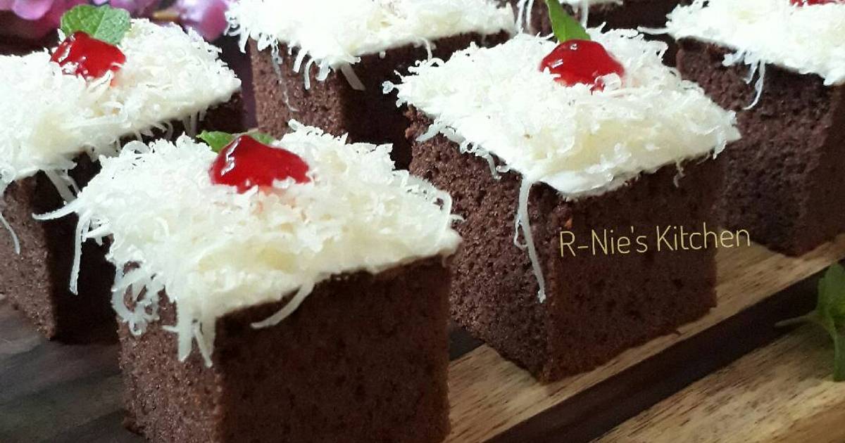 Resep Sponge Cake  Coklat Potong  oleh Erni Puspaningrum 