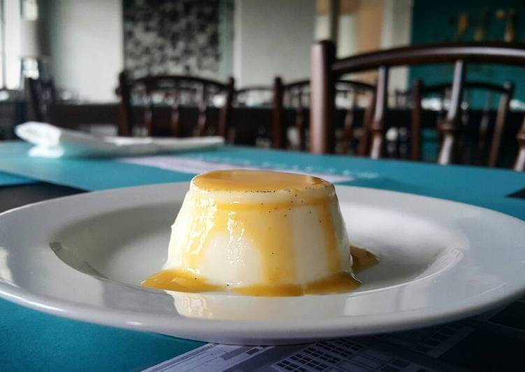 resep lengkap untuk Panacotta with Manggo Sauce The Italian Dessert