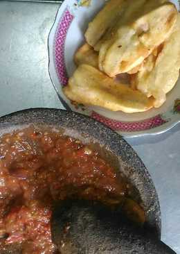 Pisang goreng kipas sambal tomat