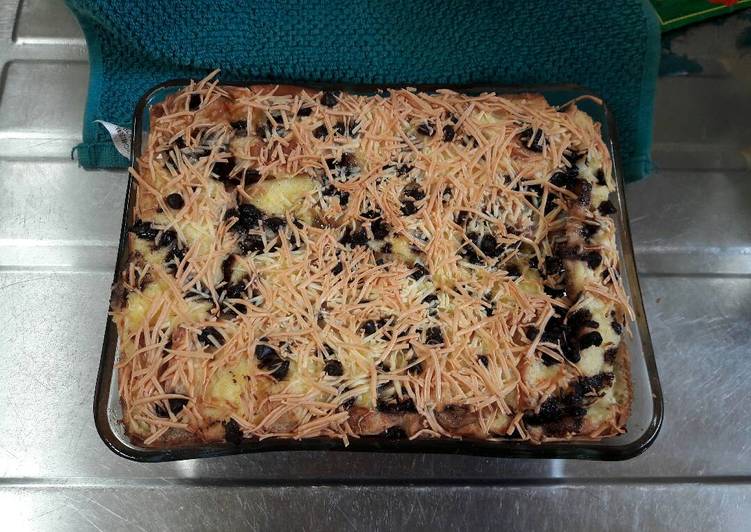 bahan dan cara membuat Bread pudding with cinamon and choco chips