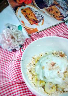 Vanilla ice cream, with sweet banana