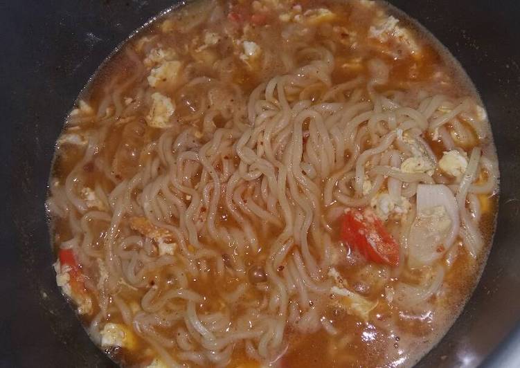 Resep Mie Kuah Pedas Anak Kos (Magic com) Dari Mutia Rizqa Firdiah