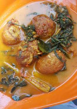 Gulai telur daun singkong