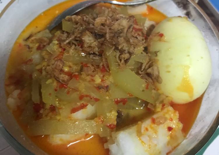 bahan dan cara membuat Lontong sayur