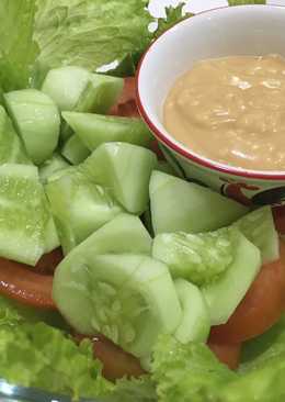 Salad simple dengan homemade sesame dressing