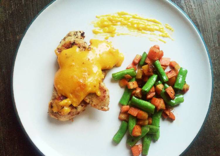 Resep Chicken Steak with Hollandaise Sauce and Vegetable Oleh Laras
Wulan Dita