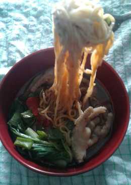 Pngn mie ramen jauh jadi bikin sendri ala kadarnya...