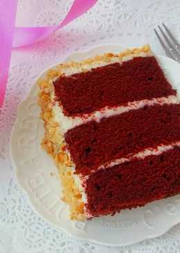 Red velvet cake with cream cheese frosting