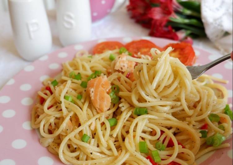 gambar untuk resep makanan Spaghetti Salmon Aglio Olio