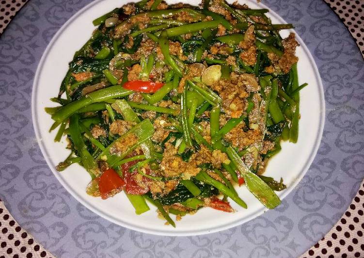 resep masakan Tumis kangkung oncom pedas asan manis