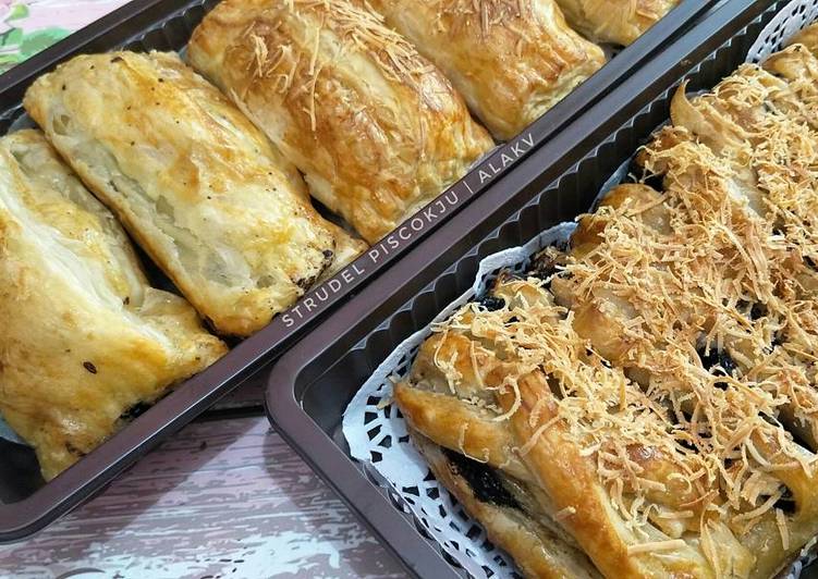 Resep Strudel Pisang Coklat Keju Oleh Kreasivinagoest Cookpad