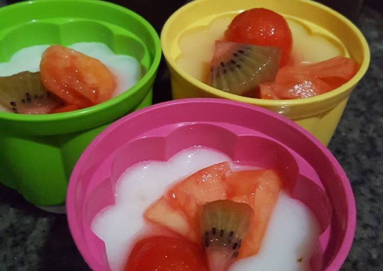 bahan dan cara membuat Puding Silky Sop Buah