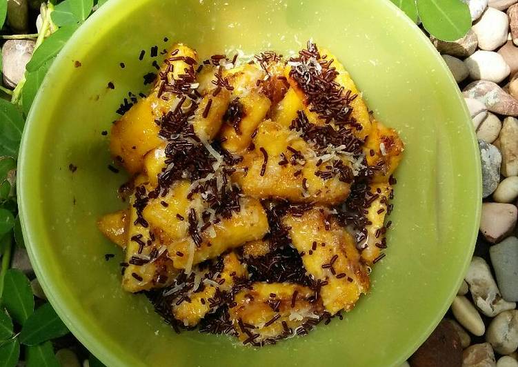 Resep Pisang goreng blueband toping susu meses keju - Aprilia