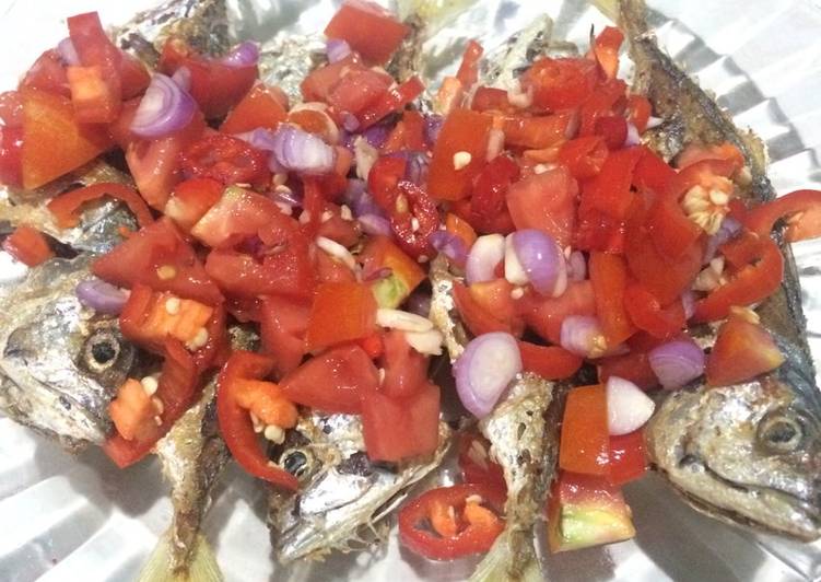 Resep Ikan kembung sambal dabu-dabu Dari putri endah suryandari